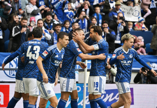 Jubel 1:0, v.re., Finn Porath FC Schalke 04, Kenan Karaman FC Schalke 04, Hasan Kurucay FC Schalke 04, Hasan Kurucay, Ron Schallenberg FC Schalke 04, Mertcan Ayhan Schalke 04