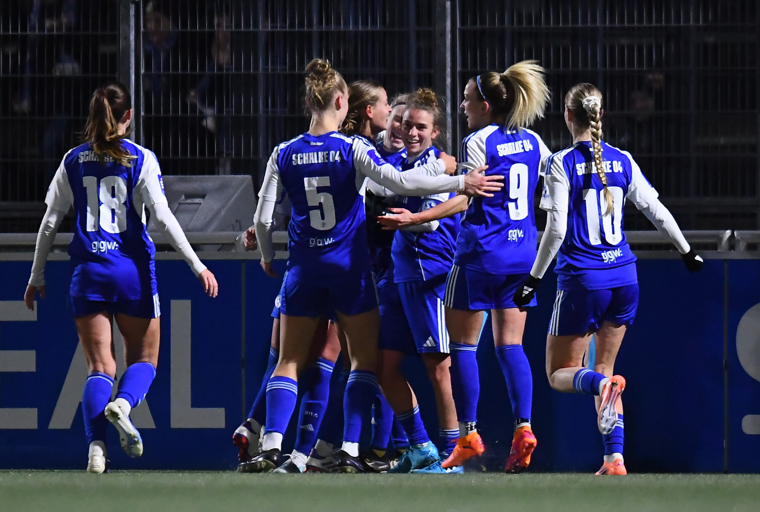 Schalke 04 - Borussia Dortmund ** NUR FÜR REDAKTIONELLE ZWECKE ** EDITORIAL USE ONLY **Fußball Fr