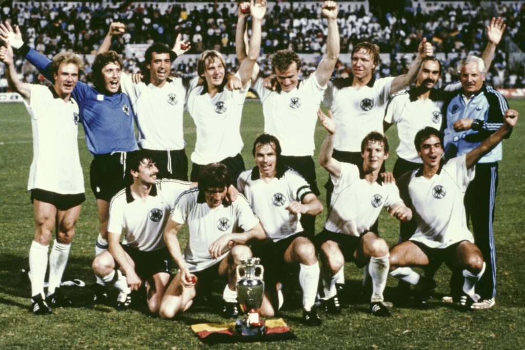 Harald Schumacher, Uli Stielike, Karlheinz Förster, Bernard Dietz, Manfred Kaltz, Bernd Schuster, Hans-Peter Briegel, Bernhard Cullmann, Hansi Müller, Karl-Heinz Rummenigge, Horst Hrubesch, Klaus Allofs, Jupp Derwall, EM 1980, Nationalmannschaft