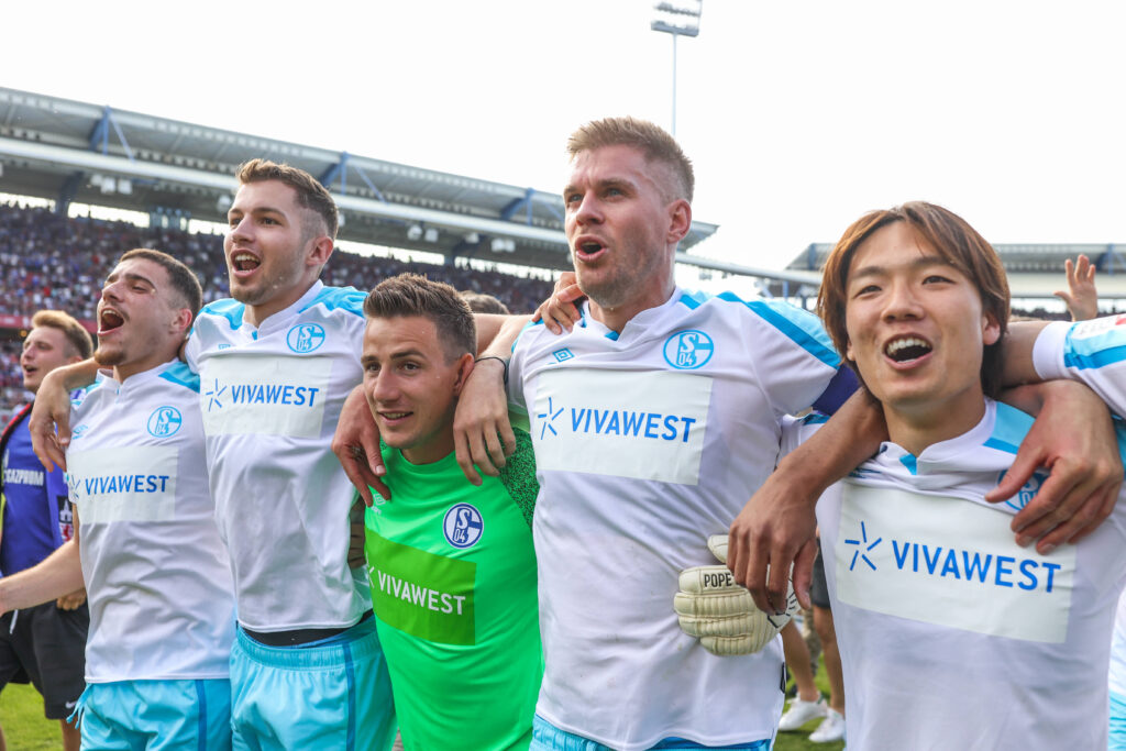 Blendi Idrizi, Marvin Pieringer, Martin Fraisl, Simon Terodde und Ko Itakura