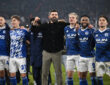 Trainer Miron Muslic FC Schalke 04, mi., feiert mit seinen Spielern, v.re., Soufiane El-Faouzi Schalke 04, Moussa Sylla FC Schalke 04, Finn Porath FC Schalke 04, Max Grüger FC Schalke 04, Henning Matriciani FC Schalke 04 28.11.2025, Fussball 2. Bundesliga, Saison 2025/2026, 14. Spieltag, FC Schalke 04 - SC Paderborn 2:1 DFL regulations prohibit any use of photographs as image sequences and/or quasi-video Gelsenkirchen Veltins Arena Nordrhein Westfalen Deutschland *** Coach Miron Muslic FC Schalke 04 , mi , celebrates with his players, v r , Soufiane El Faouzi Schalke 04 , Moussa Sylla FC Schalke 04 , Finn Porath FC Schalke 04 , Max Grüger FC Schalke 04 , Henning Matriciani FC Schalke 04 28 11 2025, Soccer 2 Bundesliga, Season 2025 2026, Matchday 14, FC Schalke 04 SC Paderborn 2 1 DFL regulations prohibit any use of photographs as image sequences and or quasi video Gelsenkirchen Veltins Arena Nordrhein Westfalen Germany Team2