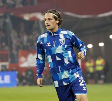 Carlo Holse Samsunspor, 21 beim Aufw‰rmen vor Spielbeginn vor Spielbeginn , Deutschland, Fussball, UEFA Conference League, 6. Spieltag, 2025/2026, 1.FSV Mainz 05 vs. Samsunspor, 18.12.2025, Mainz Arena, Mainz, Deutschland Mainz Mainz Arena Rheinland-Pfalz Deutschland *** Carlo Holse Samsunspor, 21 warming up before the start of the match before the start of the match , Germany, Football, UEFA Conference League, Matchday 6, 2025 2026, 1 FSV Mainz 05 vs Samsunspor, 18 12 2025, Mainz Arena, Mainz, Germany Mainz Mainz Arena Rheinland Pfalz Germany Copyright: xGrantxHubbsx