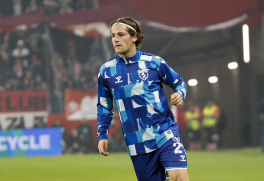 Carlo Holse Samsunspor, 21 beim Aufw‰rmen vor Spielbeginn vor Spielbeginn , Deutschland, Fussball, UEFA Conference League, 6. Spieltag, 2025/2026, 1.FSV Mainz 05 vs. Samsunspor, 18.12.2025, Mainz Arena, Mainz, Deutschland Mainz Mainz Arena Rheinland-Pfalz Deutschland *** Carlo Holse Samsunspor, 21 warming up before the start of the match before the start of the match , Germany, Football, UEFA Conference League, Matchday 6, 2025 2026, 1 FSV Mainz 05 vs Samsunspor, 18 12 2025, Mainz Arena, Mainz, Germany Mainz Mainz Arena Rheinland Pfalz Germany Copyright: xGrantxHubbsx