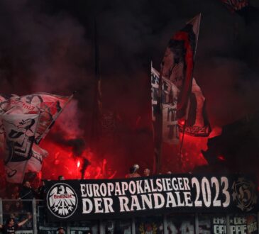 Fans Eintracht Frankfurt Pyro Veltins-Arena