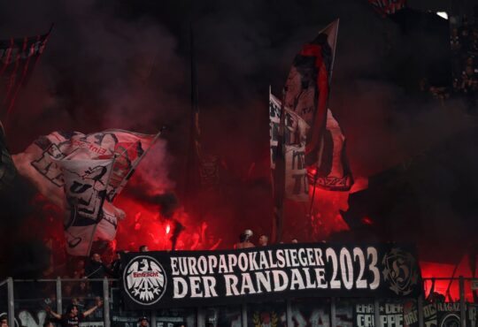 Fans Eintracht Frankfurt Pyro Veltins-Arena