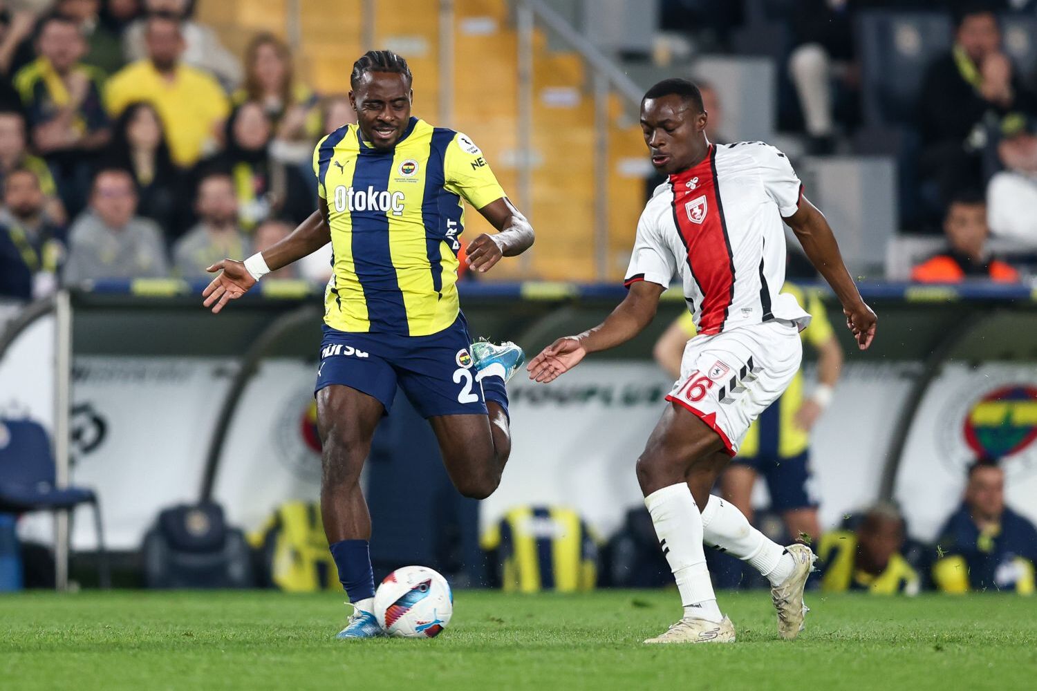 T-rkei-Ex-S04-Trainer-vor-brisantem-Supercup-Duell