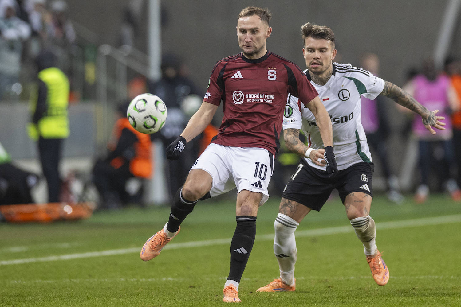 Legia Warsaw vs Sparta Prague - UEFA Conference League Jan Kuchta during UEFA Conference League match between Legia Warsaw and Sparta Prague in Warsaw,Poland on November 27, 2025 NO SALES POLAND Warsaw Poland PUBLICATIONxNOTxINxFRA Copyright: xAndrzejxIwanczukx originalFilename:iwanczuk-legiawar251128_npOiJ.jpg