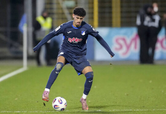 Ayoube Amaimouni-Echghouyab TSG II, 7, am Ball, Freisteller, Ganzkˆrper, Einzelbild, Einzelfoto, Aktion, Action, 21.12.2025, Sinsheim Hoffenheim Deutschland, Fussball, 3. Liga, TSG 1899 Hoffenheim II - SV Wehen Wiesbaden, DFB/DFL REGULATIONS PROHIBIT ANY USE OF PHOTOGRAPHS AS IMAGE SEQUENCES AND/OR QUASI-VIDEO. *** Ayoube Amaimouni Echghouyab TSG II, 7 , on the ball, cropped, full body, single image, single photo, action, action, 21 12 2025, Sinsheim Hoffenheim Germany , Football, 3 Liga, TSG 1899 Hoffenheim II SV Wehen Wiesbaden, DFB DFL REGULATIONS PROHIBIT ANY USE OF PHOTOGRAPHS AS IMAGE SEQUENCES AND OR QUASI VIDEO xozx