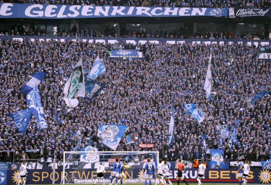 2. Fussball Bundesliga Saison 2025-2026Spiel FC Schalke 04 - 1.FC Kaiserslautern 2 : 2 am 25. 01. 2026 in Gelsenkirchen