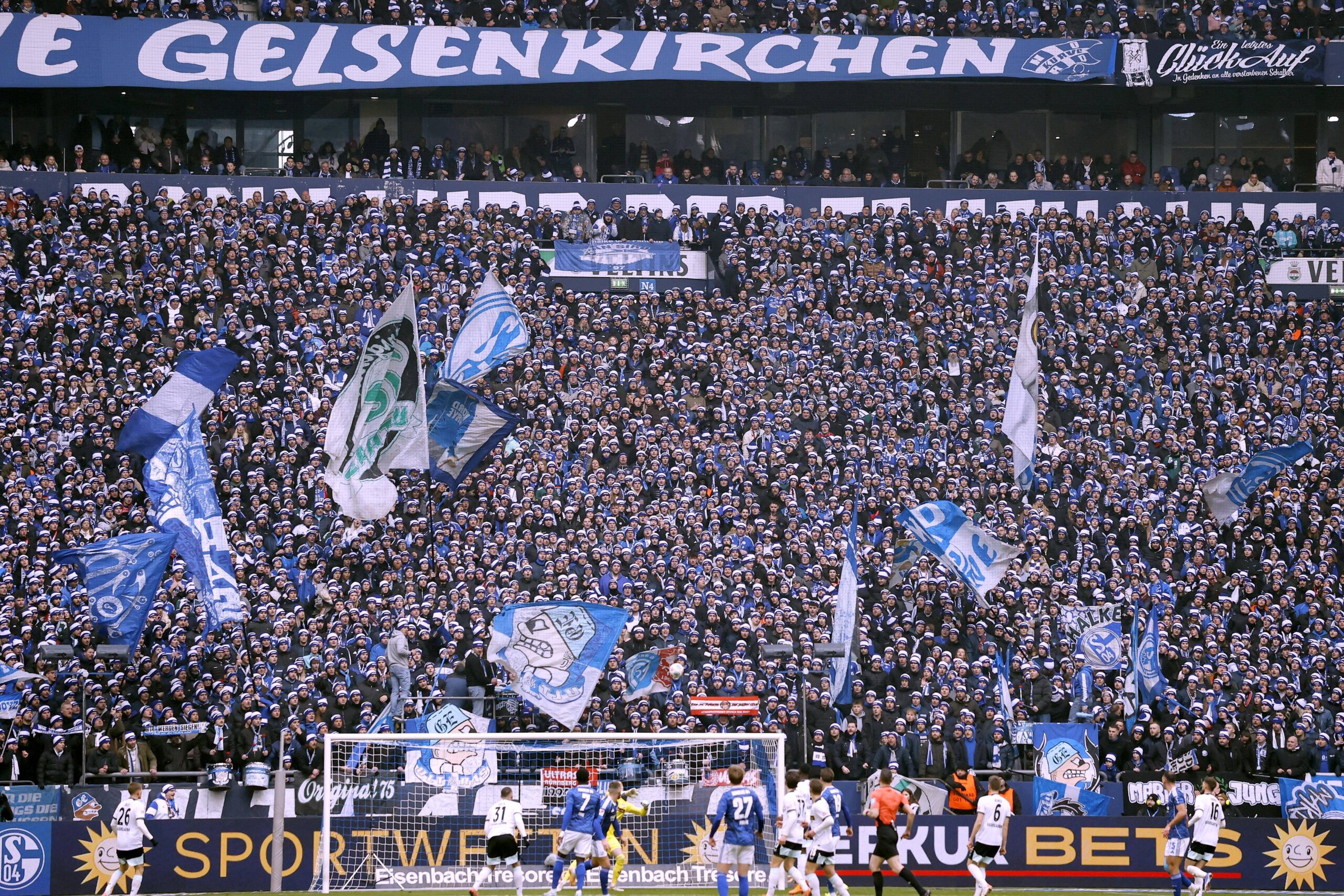 2. Fussball Bundesliga Saison 2025-2026Spiel FC Schalke 04 - 1.FC Kaiserslautern 2 : 2 am 25. 01. 2026 in Gelsenkirchen