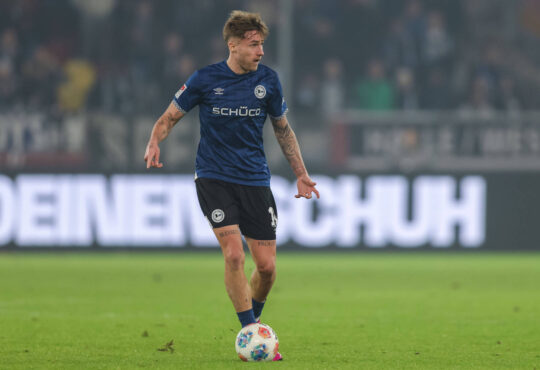 Fuﬂball 2. Bundesliga 18. Spieltag Fortuna D¸sseldorf - DSC Arminia Bielefeld am 16.01.2025 in der Merkur Spiel-Arena in D¸sseldorf Joel Grodowski Bielefeld DFL regulations prohibit any use of photographs as image sequences and/or quasi-video. *** Soccer 2 Bundesliga 18 Matchday Fortuna D¸sseldorf DSC Arminia Bielefeld on 16 01 2025 at Merkur Spiel Arena in D¸sseldorf Joel Grodowski Bielefeld DFL regulations prohibit any use of photographs as image sequences and or quasi video xJRx