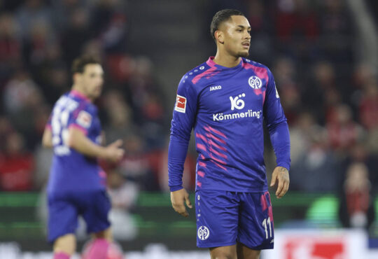 Armindo Sieb 1.FSV Mainz 05 schaut waehrend des spiels der Bundesliga zwischen 1. FC Kˆln und 1. FSV Mainz 05, RheinEnergieSTADION am 17. January 2026 in Kˆln, Deutschland. Foto von Oliver Kaelke/DeFodi Images Armindo Sieb 1.FSV Mainz 05 looks on during the Bundesliga match between 1. FC Kˆln and 1. FSV Mainz 05 at RheinEnergieSTADION on January 17, 2026 in Kˆln, Germany. Photo by Oliver Kaelke/DeFodi Images DFL regulations prohibit any use of photographs as image sequences and/or quasi-video. Photo by Oliver Kaelke/DeFodi Images - *** Armindo Sieb 1 FSV Mainz 05 looks on during the Bundesliga match between 1 FC Kˆln and 1 FSV Mainz 05, RheinEnergieSTADION on January 17, 2026 in Kˆln, Germany Photo by Oliver Kaelke DeFodi Images Armindo Sieb 1 FSV Mainz 05 looks on during the Bundesliga match between 1 FC Kˆln and 1 FSV Mainz 05 at RheinEnergieSTADION on January 17, 2026 in Kˆln, Germany Photo by Oliver Kaelke DeFodi Images DFL regulations prohibit any use of photographs as image sequences and or quasi video Photo by Oliver Kaelke DeFodi Images