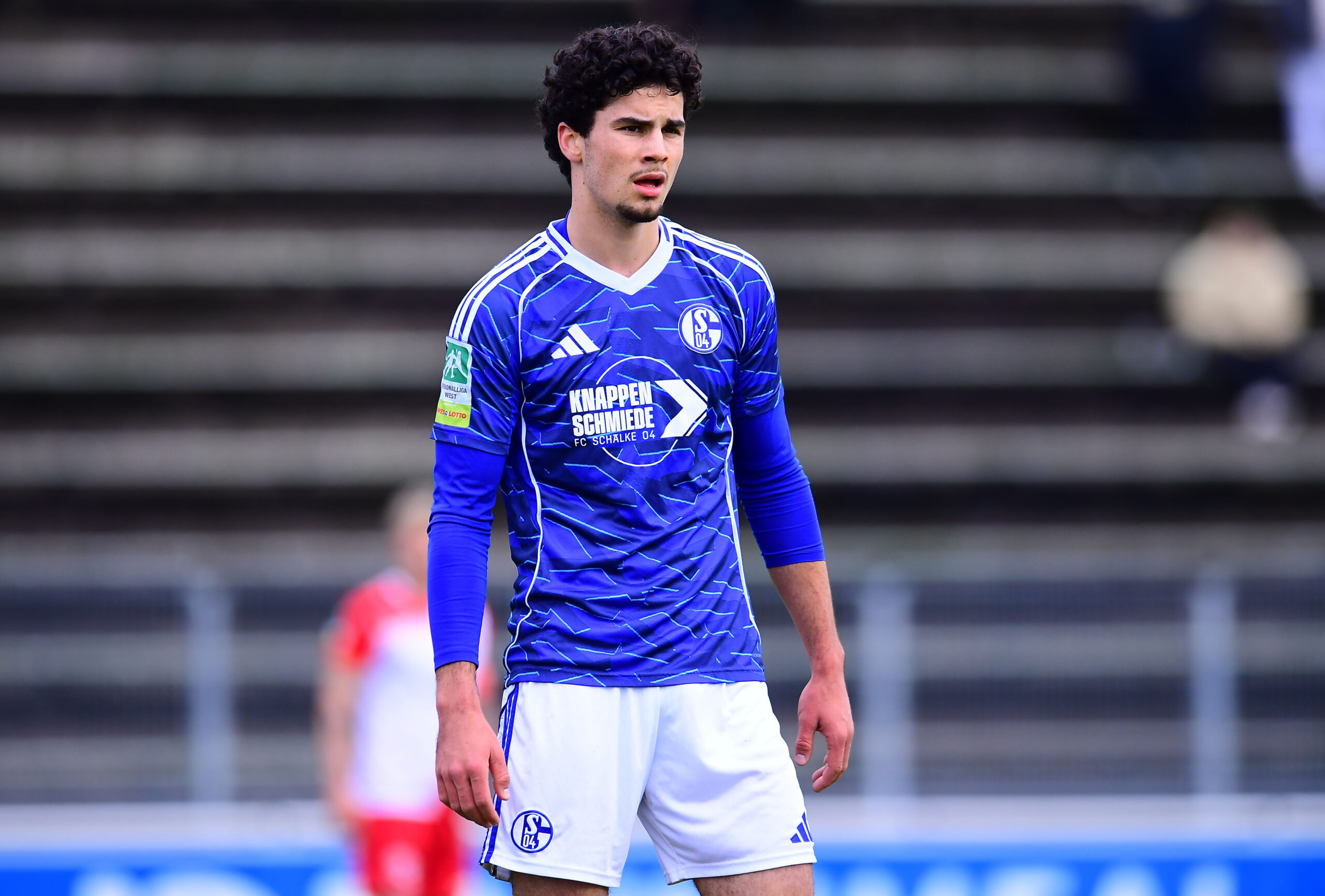 Schalke-belohnt-Sturm-Talent-mit-Profivertrag-und-verleiht-ihn-nach-K-ln