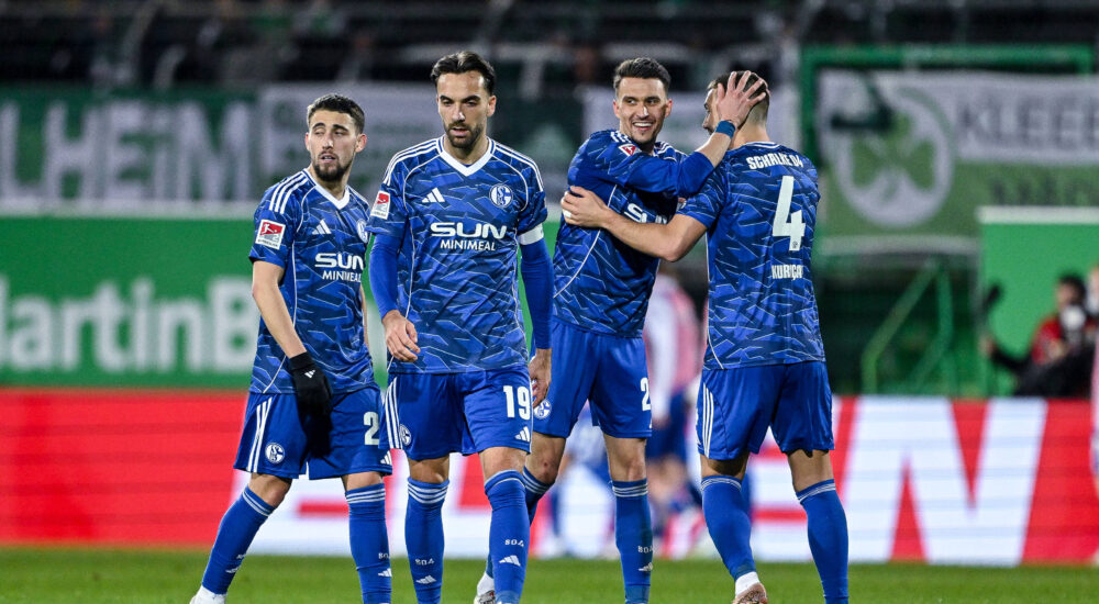 Dejan Ljubicic (FC Schalke 04) freut sich über das Tor zum 1:1