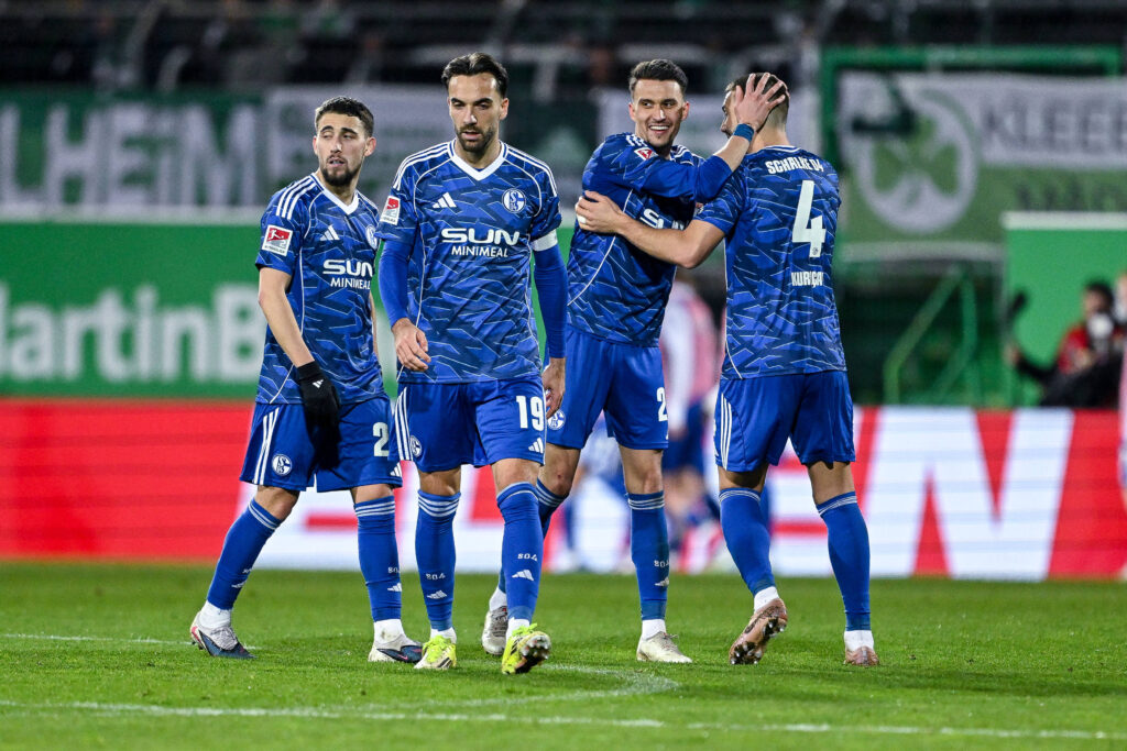 Dejan Ljubicic (FC Schalke 04) freut sich über das Tor zum 1:1
