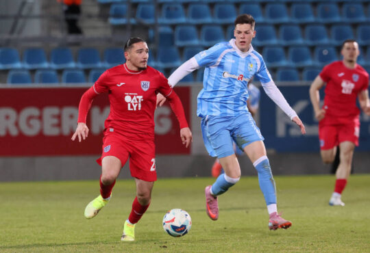 Chemnitz, 27.02.2026, Stadion an der Gellertstraﬂe, Fuﬂball, Regionalliga Nordost , 24.Spieltag, Chemnitzer FC vs. SV Babelsberg 03, Im Bild von links Ardahan Yilmaz 26, Babelsberg, Niclas Walther 4, Chemnitz. , Nur zur redaktionellen Nutzung. Only editorial use. , NOFV regulations prohibit any use of photographs as image sequences and/or quasi-video. , *** Chemnitz, 27 02 2026, Stadion an der Gellertstraﬂe, Fuﬂball, Regionalliga Nordost , 24 Spieltag, Chemnitzer FC vs SV Babelsberg 03, Im Bild von links Ardahan Yilmaz 26, Babelsberg , Niclas Walther 4, Chemnitz , Nur zur redaktionellen Nutzung Only editorial use , NOFV regulations prohibit any use of photographs as image sequences and or quasi video , Picture Point