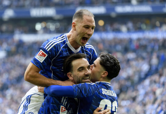 Kenan Karaman (FC Schalke) Torjubel, jubelt nach seinem Treffer zum 2:0 waehrend des Spiels der 2. Bundesliga zwischen FC Schalke 04 und Hannover 96