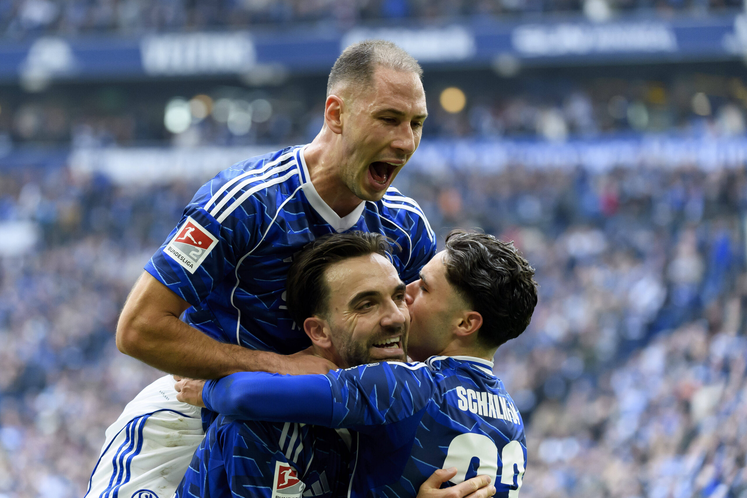 Kenan Karaman (FC Schalke) Torjubel, jubelt nach seinem Treffer zum 2:0 waehrend des Spiels der 2. Bundesliga zwischen FC Schalke 04 und Hannover 96