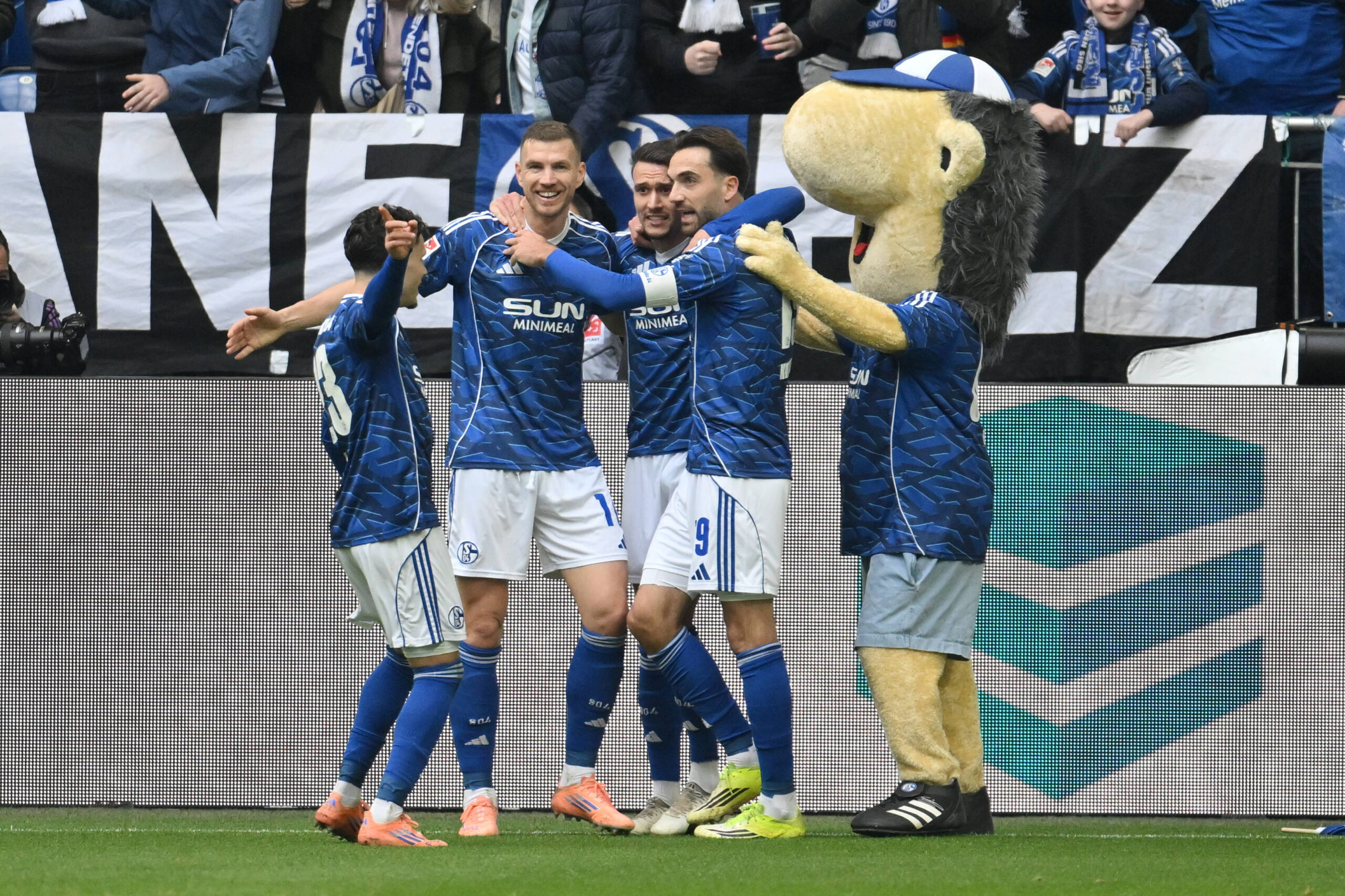 Soufiane El-Faouzi, Edin Dzeko, Dejan Ljubicic und Kenan Karaman