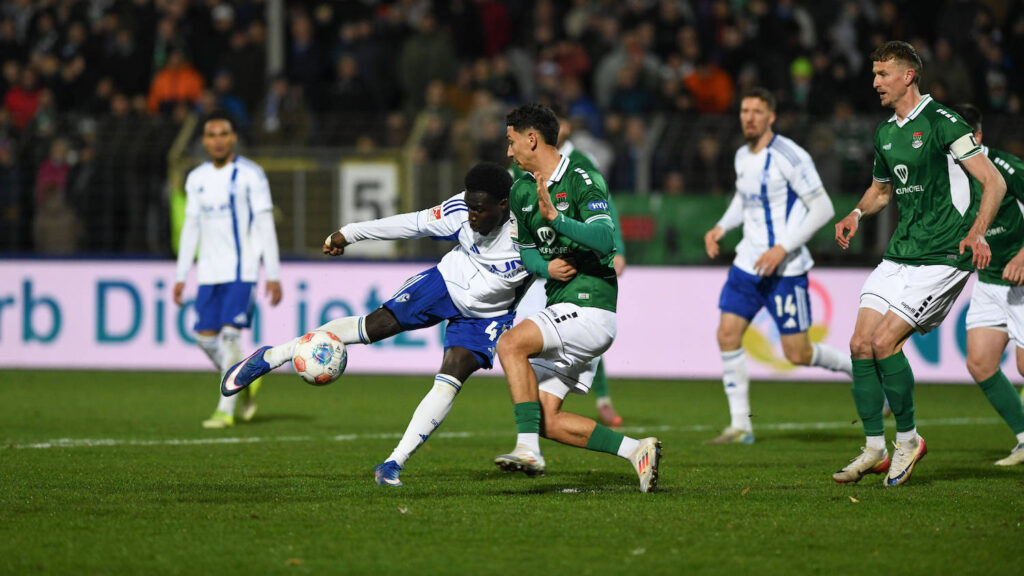 1.FC Schweinfurt vs. FC Schalke, 90 Jahre Sachs-Stadion Football, Friendly 1.FC Schweinfurt vs. FC Schalke, 90 Jahre Sachs-Stadion 26 Mar 2026 Sachs-Stadion , Schweinfurt, Germany Image: fLTR Zaid Amoussou-Tchibara Schalke, Mustafa Alper ÷zden Schweinfurt Schweinfurt Sachs-Stadion Bayern Germany Copyright: xPresseFotoxEvansx