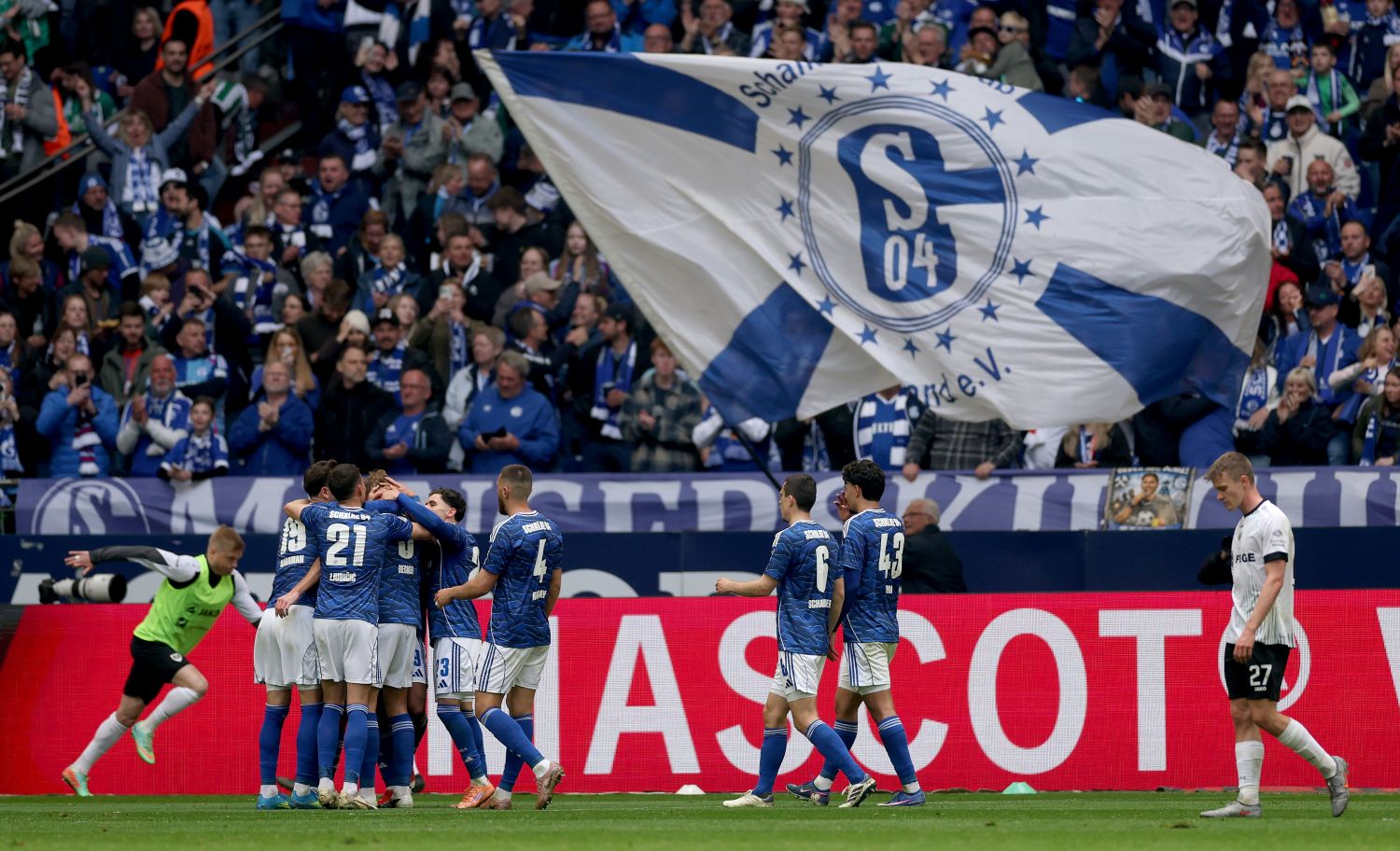 Timo Becker, Team und Fans