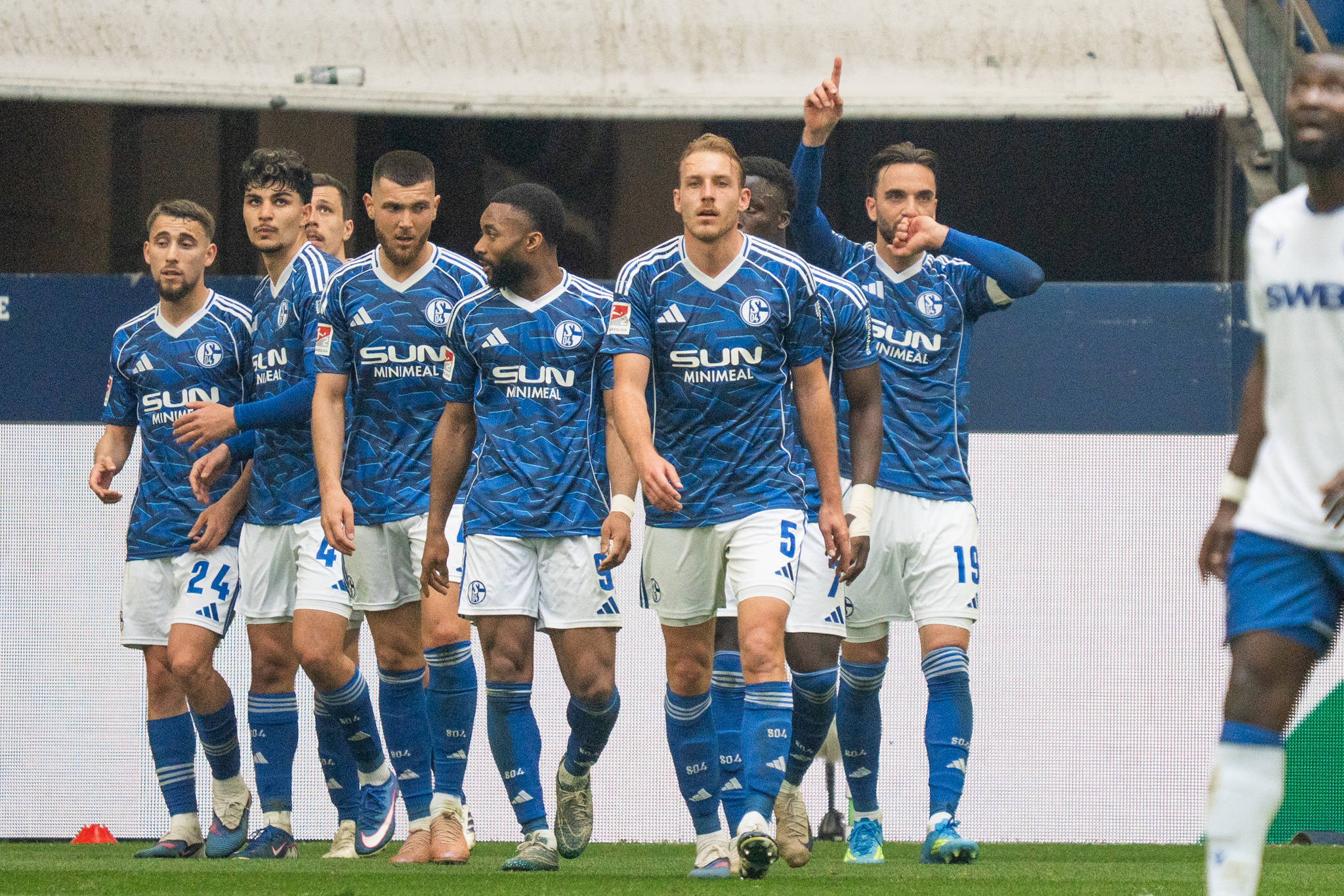 Tor zum 1:0 durch Kenan Karaman Schalke 04