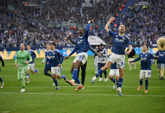 Soufiane El-Faouzi, Adil Aouchiche, Moussa Ndiaye, Mertcan Ayhan und Loris Karius, v.re.