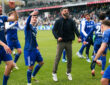 Trainer Miron Muslic (FC Schalke 04) tanzt, Dylan Leonard, Janik Bachmann, Elversberg Ursapharm-Arena an der Kaiserlinde Saarland