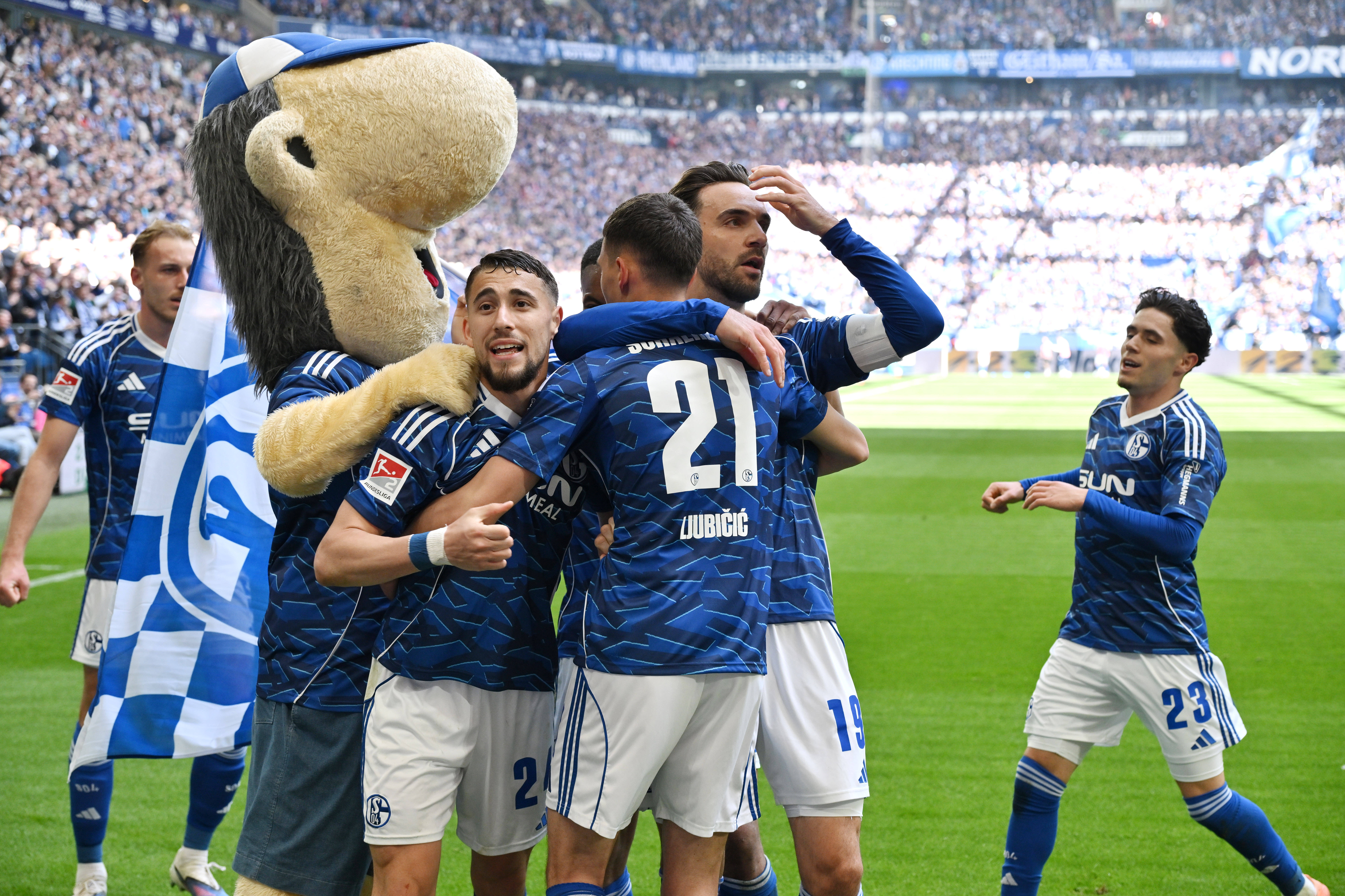 Adil Aouchiche, Dejan Ljubicic, Kenan Karaman und Soufiane El-Faouzi