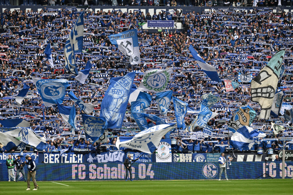 Schalker Nordkurve in der Veltins Arena