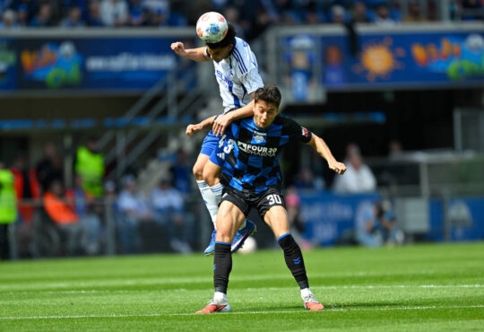 Paderborn, Home Deluxe Arena, 26.04.26, GER, Herren, 2.Bundesliga, Saison 2025-2026, SC Paderborn 07 - FC Schalke 04 Bild: v.li. im Zweikampf Mertcan AYHAN Schalke und Stefano MARINO Paderborn im Kopfball, Kopfballduell DFL regulations prohibit any use of photographs as image sequences and/or quasi-video. NRW Deutschland *** Paderborn, Home Deluxe Arena, 26 04 26, GER, Herren, 2 Bundesliga, Saison 2025 2026, SC Paderborn 07 FC Schalke 04 Bild v li im Zweikampf Mertcan AYHAN Schalke und Stefano MARINO Paderborn im Kopfball, Kopfballduell DFL regulations prohibit any use of photographs as image sequences and or quasi video NRW Deutschland