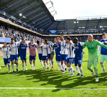 Schlussjubel, Emotion, Freude bei den Spielern des FC Schalke 04