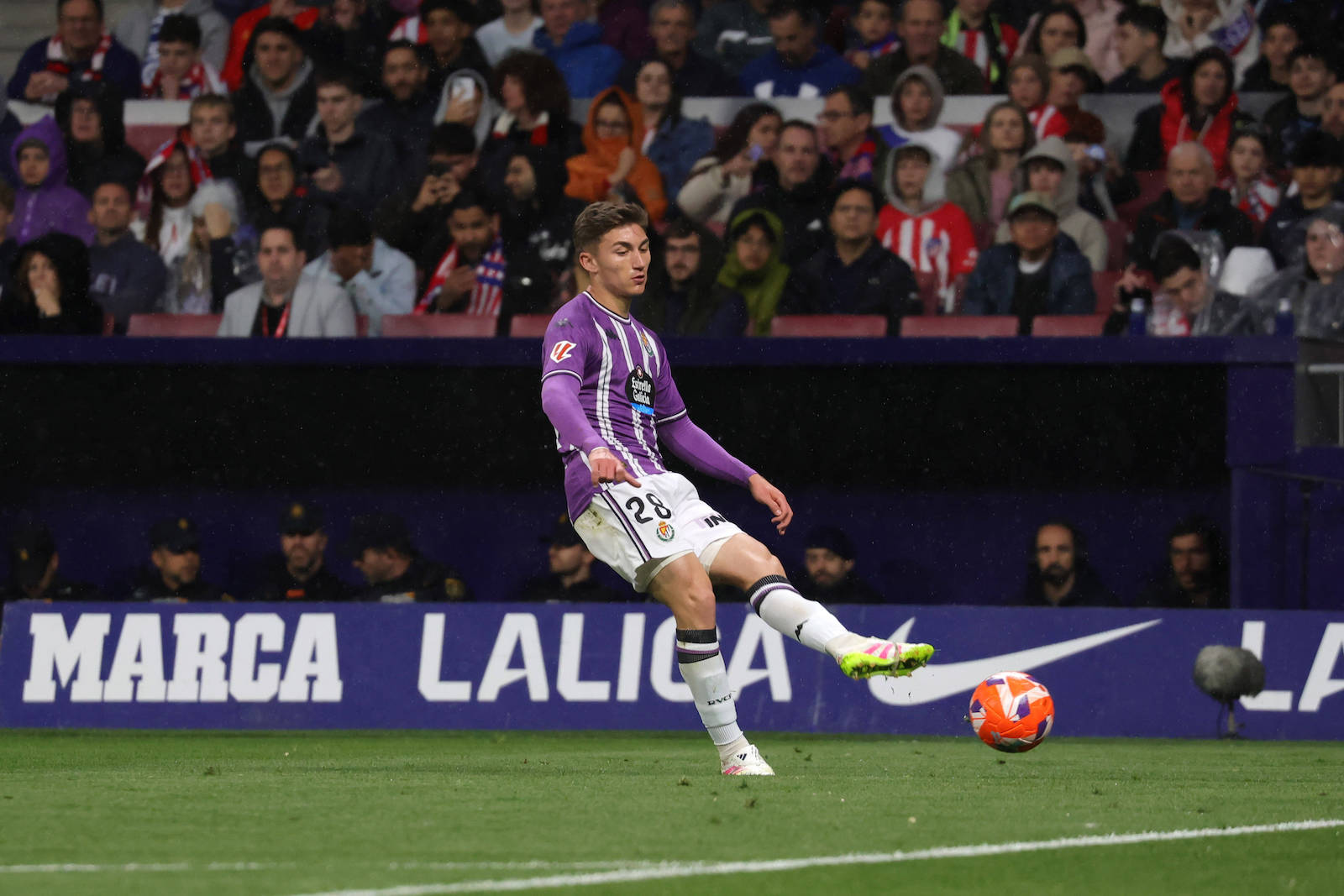 Spain - Atletico de Madrid vs Real Valladolid CF - 14/04/2025 SPAIN, MADRID, APRIL 14. Chuki of Valladolid during the La Liga EA Sports football match between Atletico de Madrid and Real Valladolid CF, on April 14, 2025, at Civitas Metropolitano in Madrid, Spain. Photo by Manuel Blondeau/ AOP.Press Madrid Civitas Metropolitano Spain Copyright: x ManuelxBlondeau/AOP.Pressx AOP20250414 0062