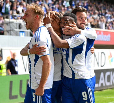 Dejan Ljubicic Schalke jubelt nach seinem Tor zum 2:3