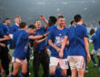 Schalkes Spieler feiern den Aufstieg, Edin Dzeko, rechts Kenan Karaman