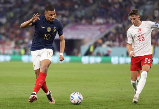 Kylian Mbappe und Jesper Lindström