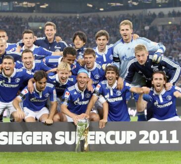 Mannschaftsfoto des Supercupsiegers FC Schalke 04