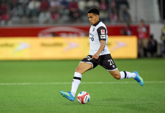 Schweiz: Super League 2025 - 2026, FC Thun vs FC Lugano - Stockhorn Arena, Thun: Yanis Cimignani 21 FC Lugano *** Switzerland Super League 2025 2026, FC Thun vs FC Lugano Stockhorn Arena, Thun Yanis Cimignani 21 FC Lugano Copyright: xKjetilxWaberx