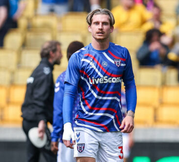 Wolverhampton Wanderers v Sunderland - Premier League Dennis Cirkin of Sunderland AFC warms up during the Premier League match between Wolverhampton Wanderers and Sunderland at Molineux Stadium in Wolverhampton, United Kingdom, on May 2, 2026. Wolverhampton West Midlands United Kingdom PUBLICATIONxNOTxINxFRA Copyright: xMIxNewsx originalFilename:fletcher-wolverha260502_npkV6.jpg