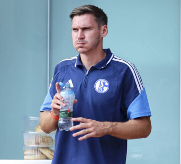 Maximilian Wˆber FC Schalke 04 schaut, Friendly match, FC Schalke 04 v Fagiano Okayama, Silberstadtarena am 25. July 2026 in Schwaz, ÷sterreich. Foto von Marco Steinbrenner/DeFodi Images Maximilian Wˆber FC Schalke 04 looks on, Friendly match, FC Schalke 04 v Fagiano Okayama, Silberstadt Arena, July 25, 2026 in Schwaz, Austria. Photo by Marco Steinbrenner/DeFodi Images - *** Maximilian Wˆber of FC Schalke 04 looks on, Friendly match, FC Schalke 04 vs. Fagiano Okayama, Silberstadt Arena on July 25, 2026, in Schwaz, Austria Photo by Marco Steinbrenner, DeFodi Images Maximilian Wˆber of FC Schalke 04 looks on, Friendly match, FC Schalke 04 vs. Fagiano Okayama, Silberstadt Arena, July 25, 2026, in Schwaz, Austria Photo by Marco Steinbrenner, DeFodi Images