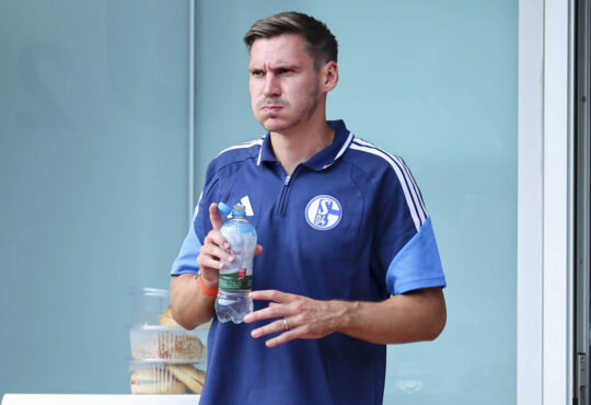 Maximilian Wˆber FC Schalke 04 schaut, Friendly match, FC Schalke 04 v Fagiano Okayama, Silberstadtarena am 25. July 2026 in Schwaz, ÷sterreich. Foto von Marco Steinbrenner/DeFodi Images Maximilian Wˆber FC Schalke 04 looks on, Friendly match, FC Schalke 04 v Fagiano Okayama, Silberstadt Arena, July 25, 2026 in Schwaz, Austria. Photo by Marco Steinbrenner/DeFodi Images - *** Maximilian Wˆber of FC Schalke 04 looks on, Friendly match, FC Schalke 04 vs. Fagiano Okayama, Silberstadt Arena on July 25, 2026, in Schwaz, Austria Photo by Marco Steinbrenner, DeFodi Images Maximilian Wˆber of FC Schalke 04 looks on, Friendly match, FC Schalke 04 vs. Fagiano Okayama, Silberstadt Arena, July 25, 2026, in Schwaz, Austria Photo by Marco Steinbrenner, DeFodi Images