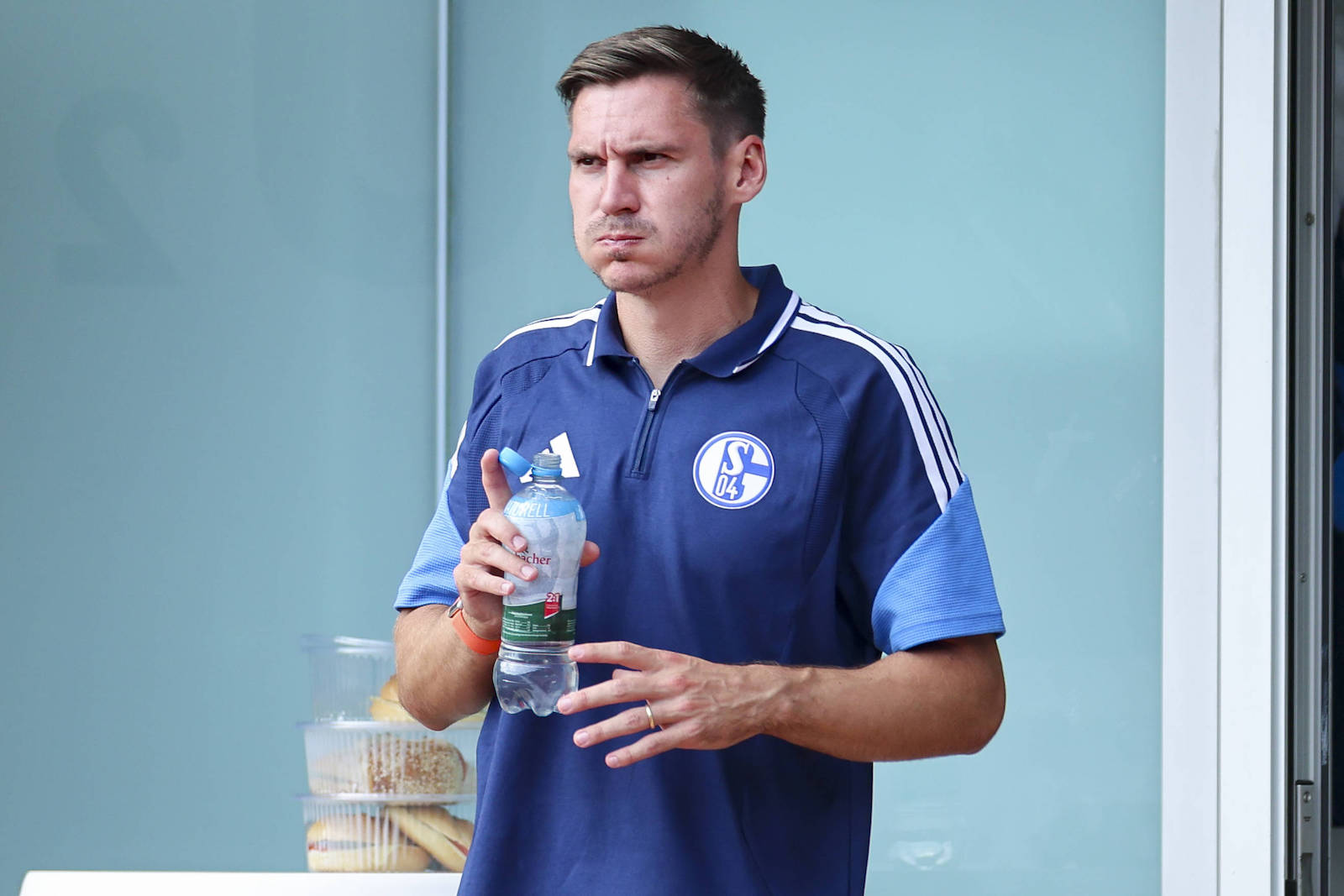 Maximilian Wˆber FC Schalke 04 schaut, Friendly match, FC Schalke 04 v Fagiano Okayama, Silberstadtarena am 25. July 2026 in Schwaz, ÷sterreich. Foto von Marco Steinbrenner/DeFodi Images Maximilian Wˆber FC Schalke 04 looks on, Friendly match, FC Schalke 04 v Fagiano Okayama, Silberstadt Arena, July 25, 2026 in Schwaz, Austria. Photo by Marco Steinbrenner/DeFodi Images - *** Maximilian Wˆber of FC Schalke 04 looks on, Friendly match, FC Schalke 04 vs. Fagiano Okayama, Silberstadt Arena on July 25, 2026, in Schwaz, Austria Photo by Marco Steinbrenner, DeFodi Images Maximilian Wˆber of FC Schalke 04 looks on, Friendly match, FC Schalke 04 vs. Fagiano Okayama, Silberstadt Arena, July 25, 2026, in Schwaz, Austria Photo by Marco Steinbrenner, DeFodi Images