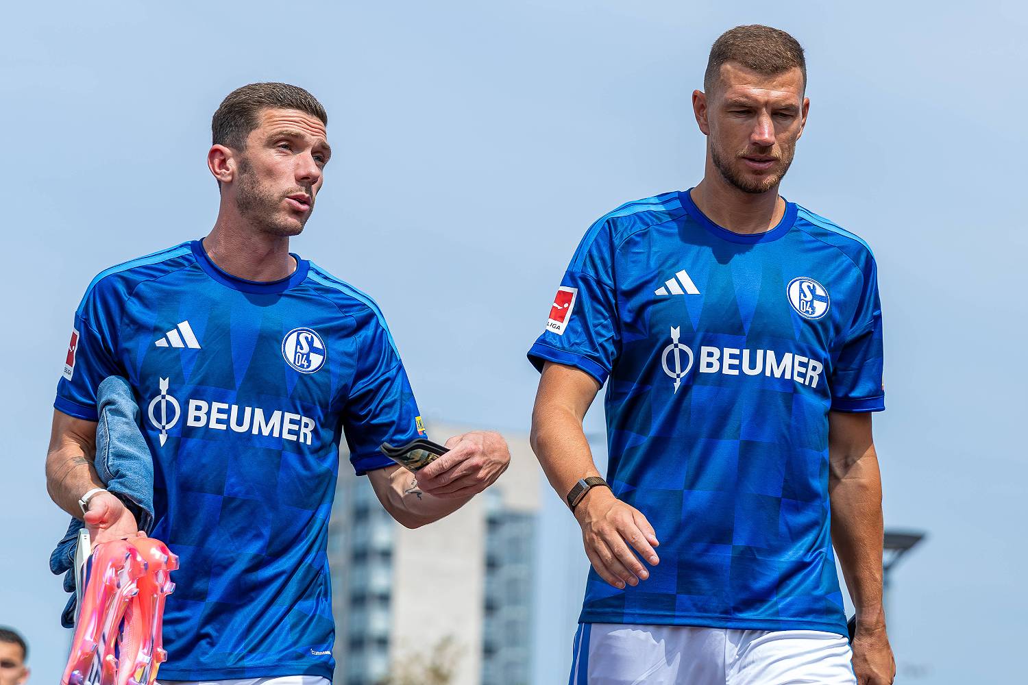 Robin Gosens und Edin Dzeko