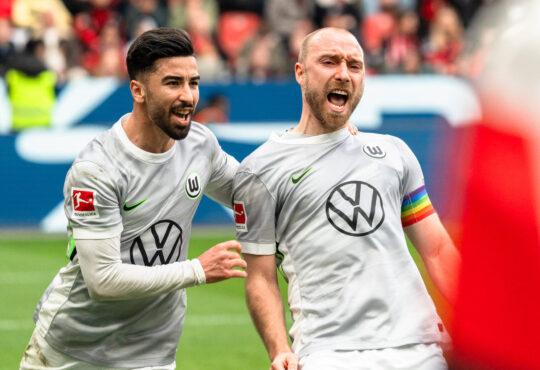 Mohamed Amoura und Christian Eriksen