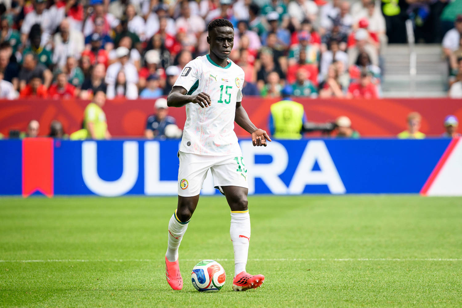 June 26, 2026, Toronto, Ontario, Canada: Toronto, Ontario, Canada Ãâ June 26, 2026: Senegal s KREPIN DIATTA 15 controls the ball during the FIFA World Cup, WM, Weltmeisterschaft, Fussball 2026 Group I match against Iraq at Toronto Stadium. FIFA 2026: Senegal V Iraq PUBLICATIONxINxGERxSUIxAUTxONLY - ZUMAr228 20260626_znp_r228_073 Copyright: xVasiliyxRyabykhx
