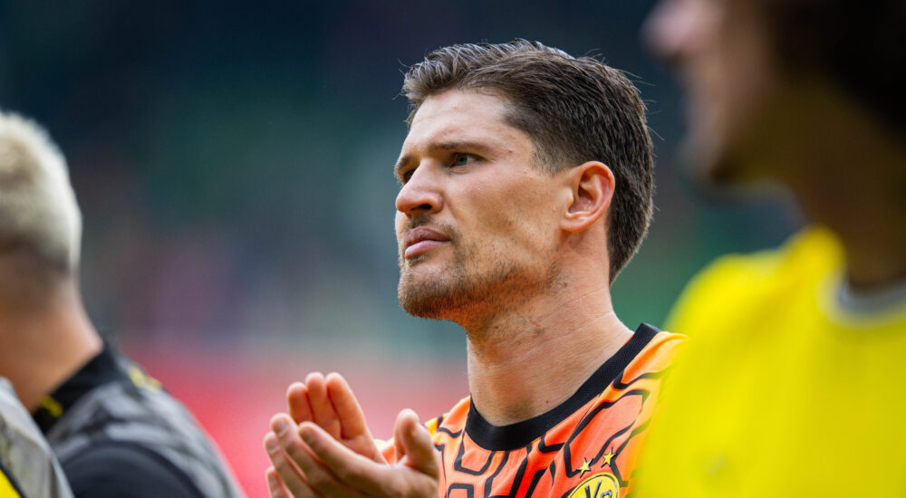 Gregor Kobel redet über Schalke-Duell