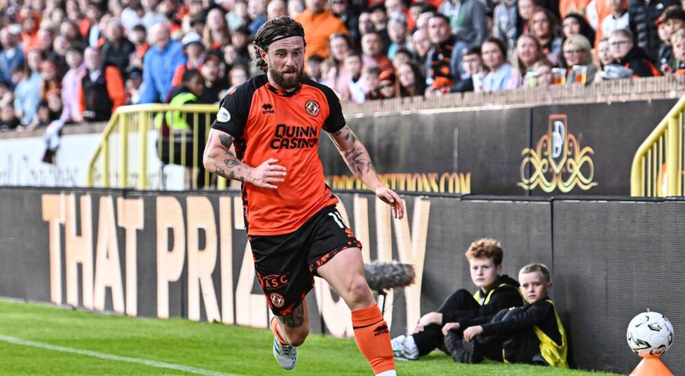 Dundee United v Rangers William Hill Premiership Will Ferry of Dundee United chases the ball during the William Hill Premiership match at The CalForth Construction Arena, Dundee 31/07/2026 UK Newspapers OUT Copyright: xJamiexJohnstonx FIL-23702-0148