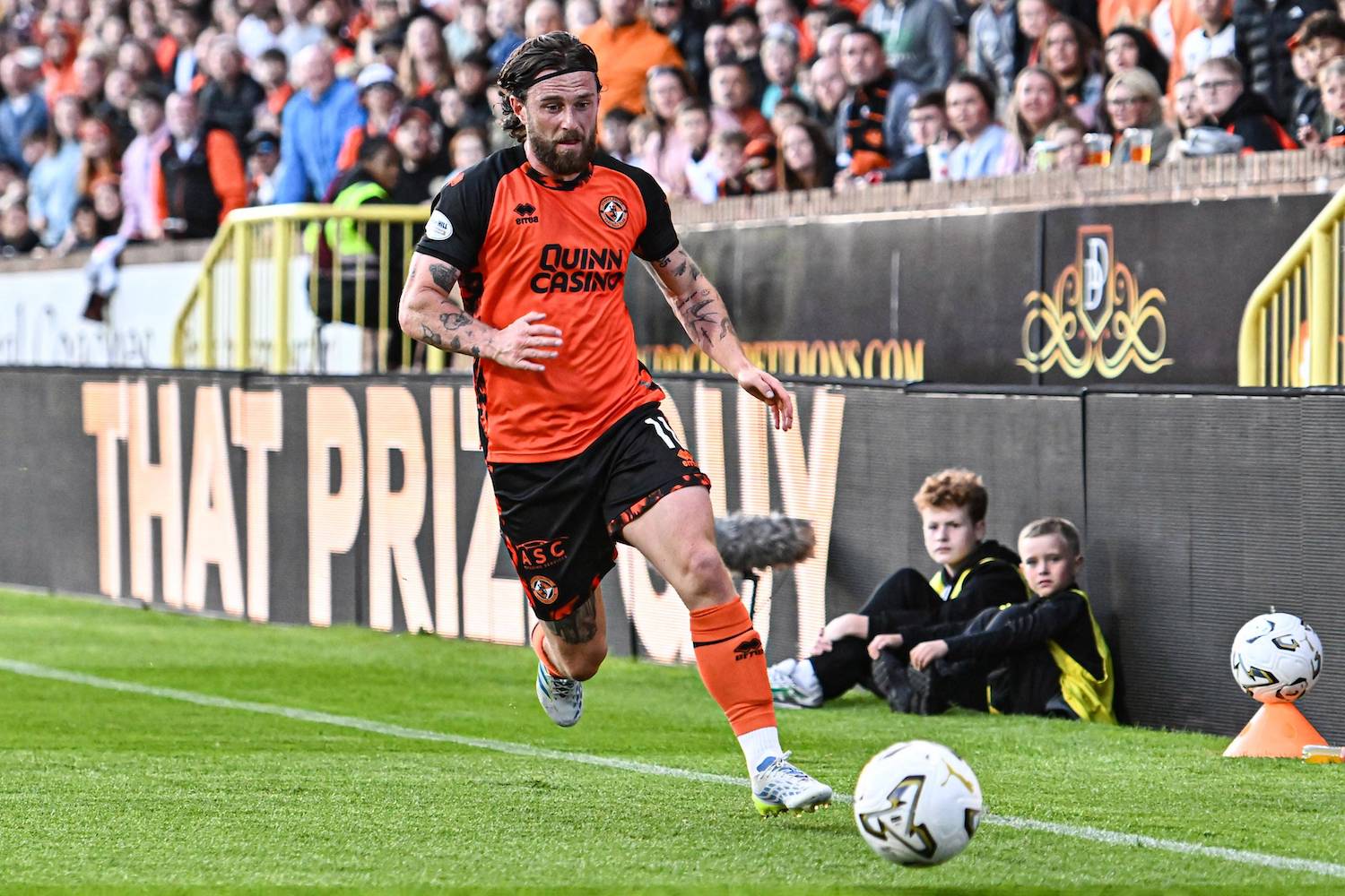 Dundee United v Rangers William Hill Premiership Will Ferry of Dundee United chases the ball during the William Hill Premiership match at The CalForth Construction Arena, Dundee 31/07/2026 UK Newspapers OUT Copyright: xJamiexJohnstonx FIL-23702-0148