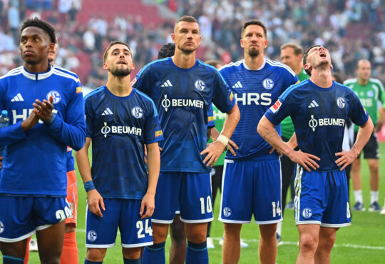 Fussball 1. Bundesliga/ FC Augsburg - FC Schalke 04 3-0