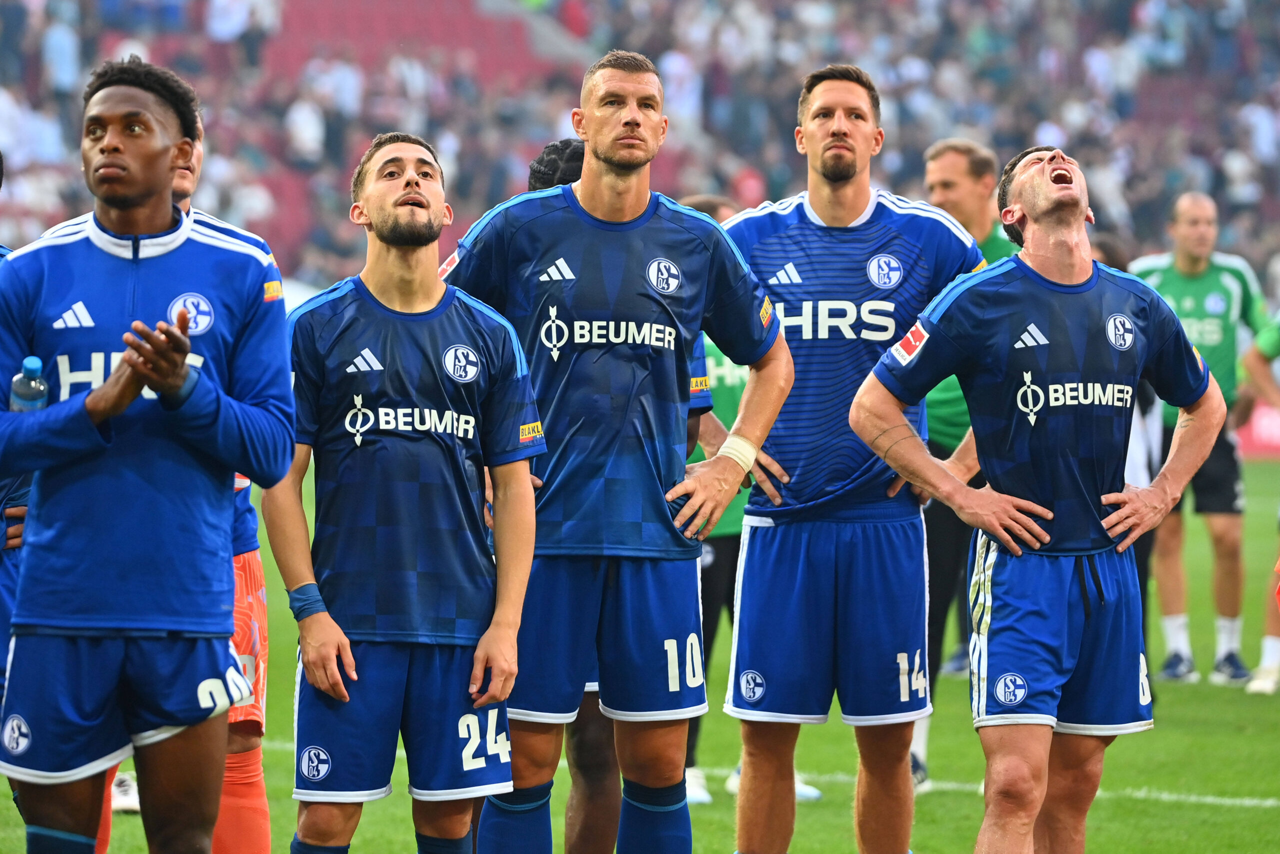 Fussball 1. Bundesliga/ FC Augsburg - FC Schalke 04 3-0